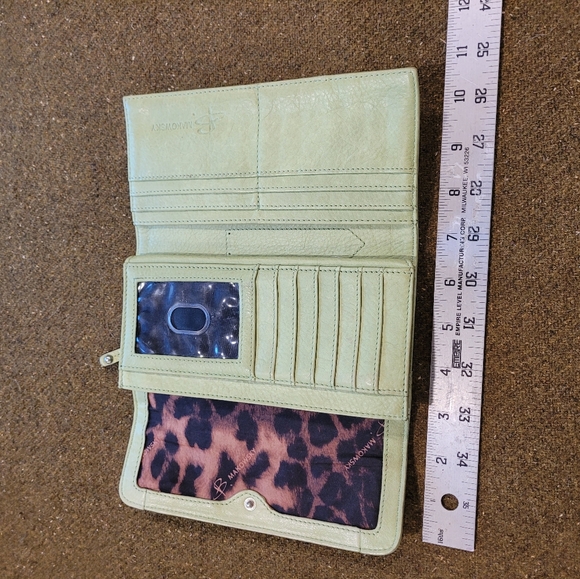 B. MAKOWSKY Vintage Green Leather tri-fold Wallet leopard lining - Picture 6 of 9